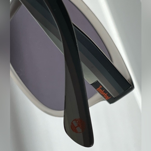 COPY - Men’s Timberland Matte Gray Plastic Rectangle Sunglasses 🕶️ - Picture 7 of 13